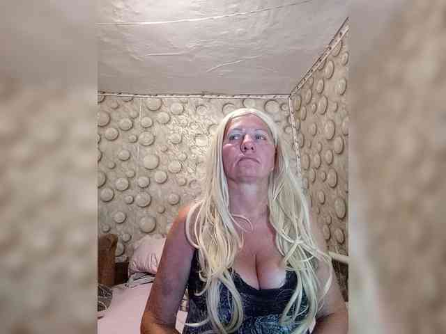 FameLara webcam
