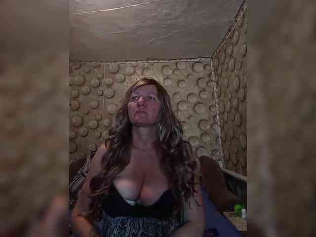 FameLara webcam