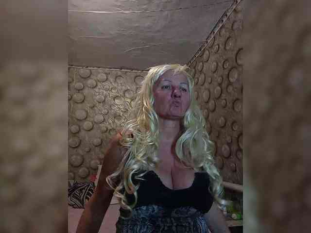 FameLara webcam