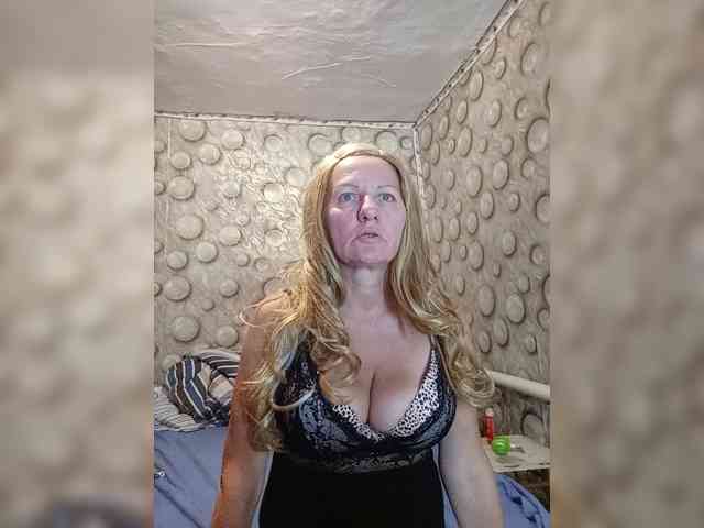 FameLara webcam
