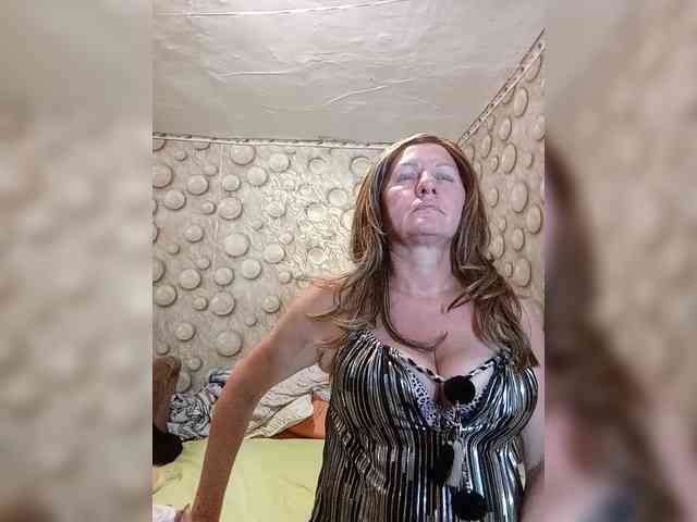 FameLara webcam