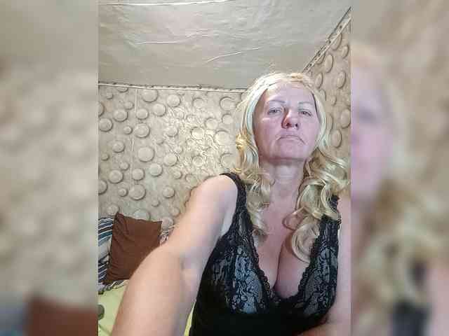FameLara webcam