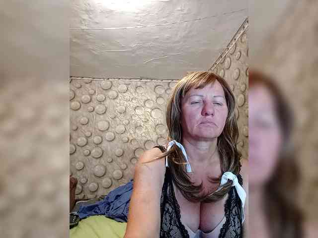 FameLara webcam