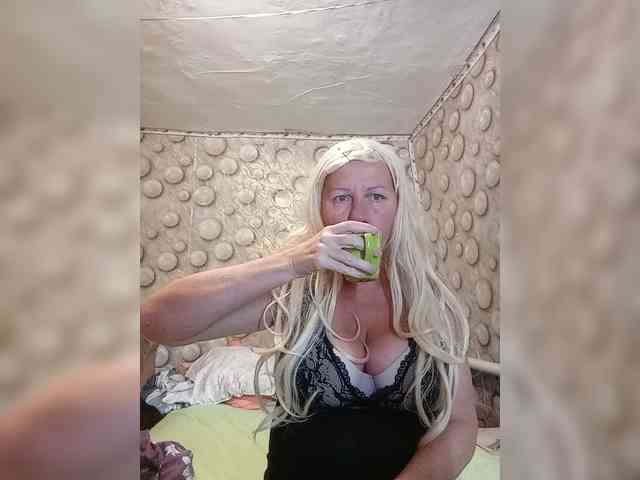 FameLara webcam