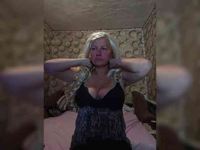 FameLara webcam