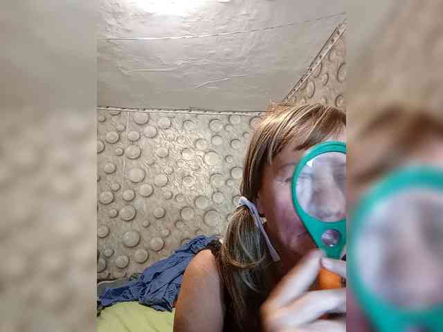 FameLara webcam