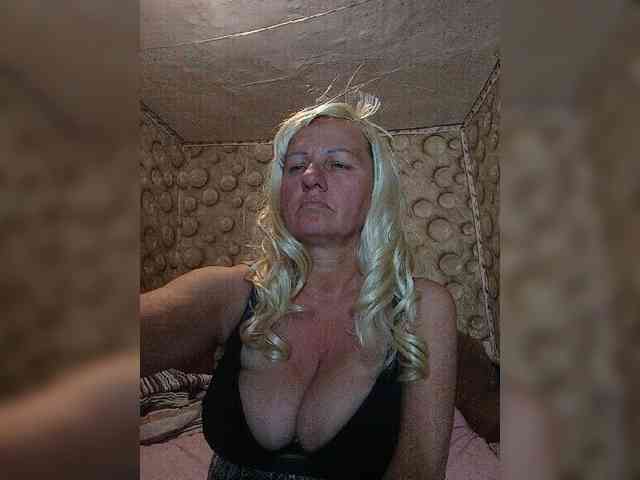 FameLara webcam