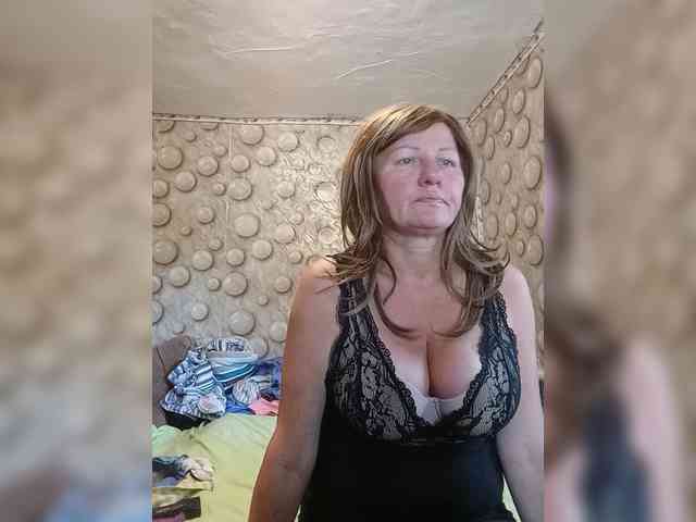 FameLara webcam
