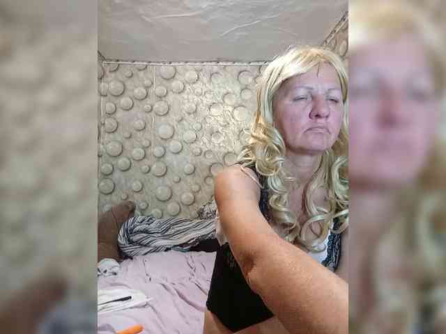 FameLara webcam