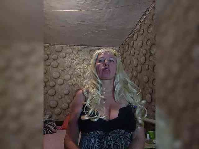 FameLara webcam