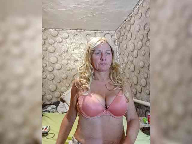 FameLara webcam