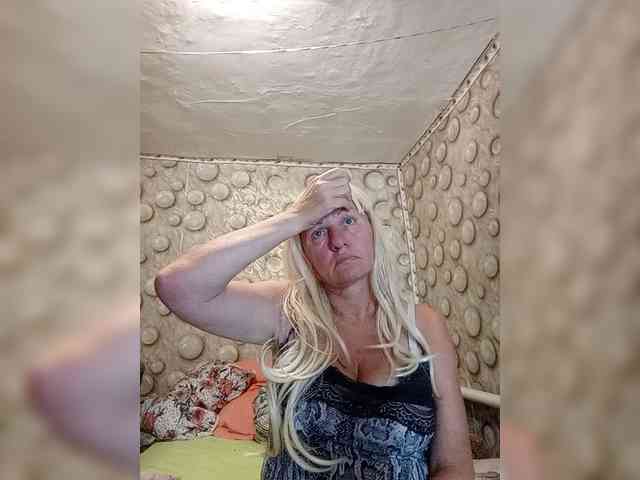 FameLara webcam