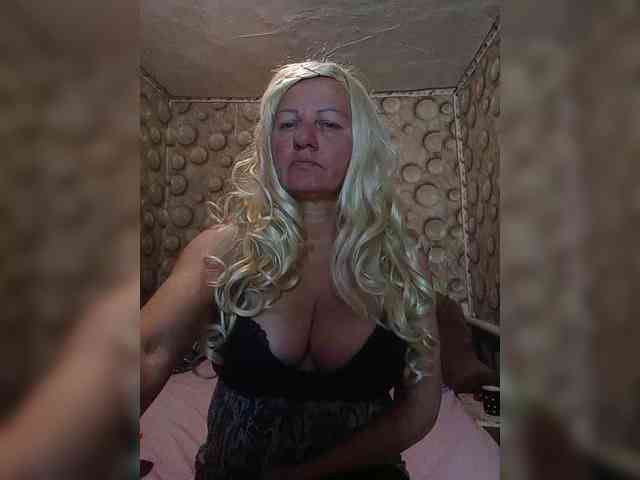 FameLara webcam
