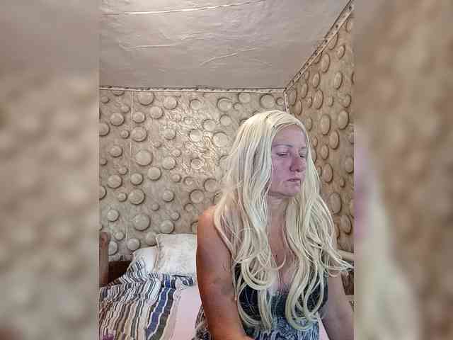 FameLara webcam