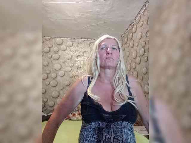 FameLara webcam