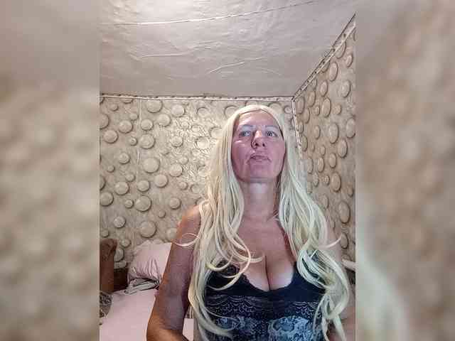 FameLara webcam