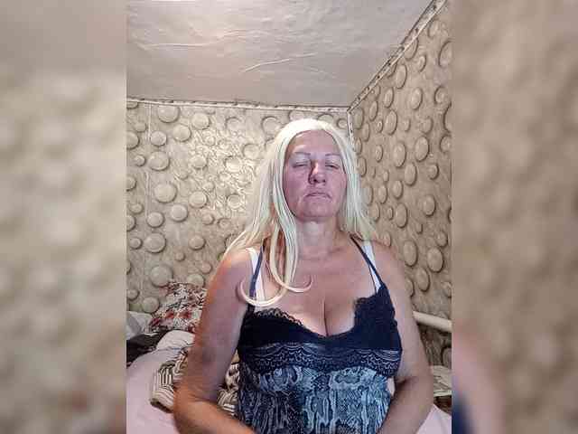 FameLara webcam