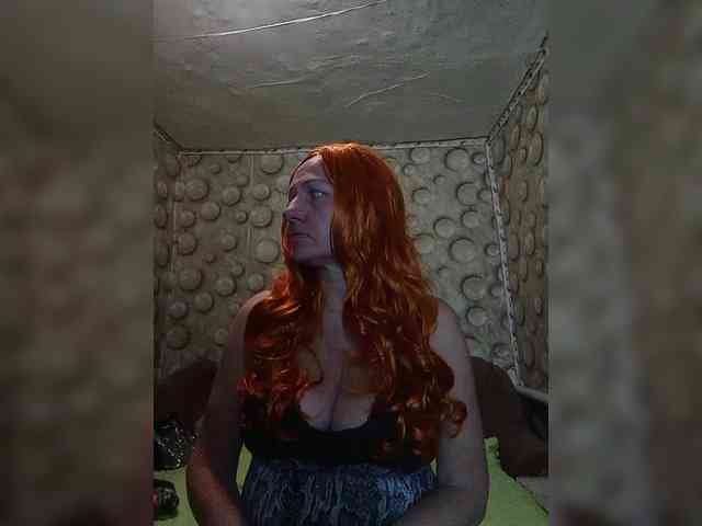 FameLara webcam