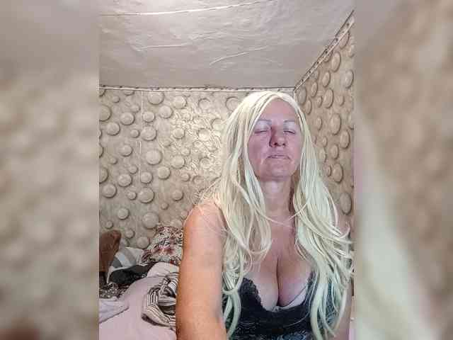 FameLara webcam
