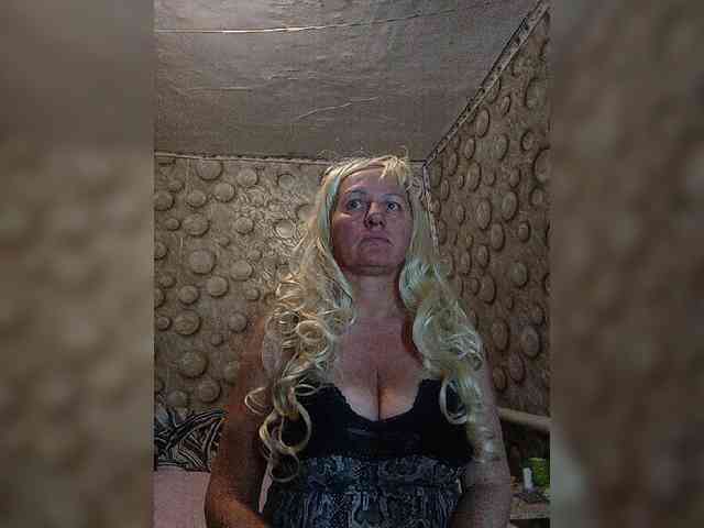 FameLara webcam