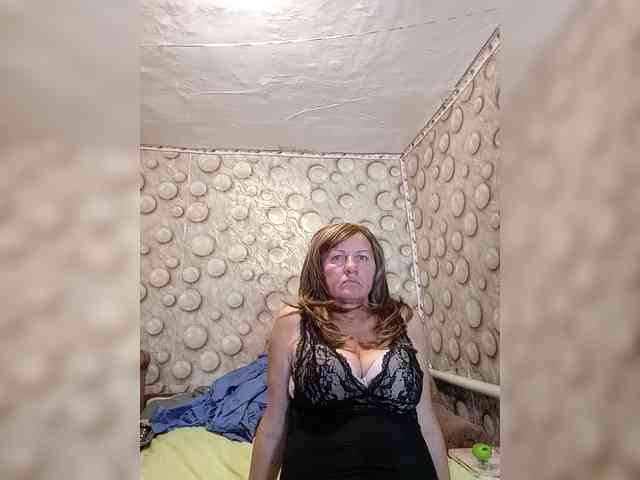FameLara webcam