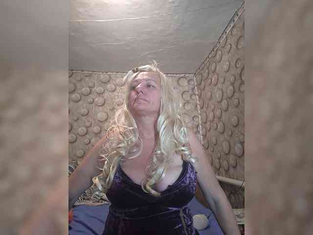FameLara webcam