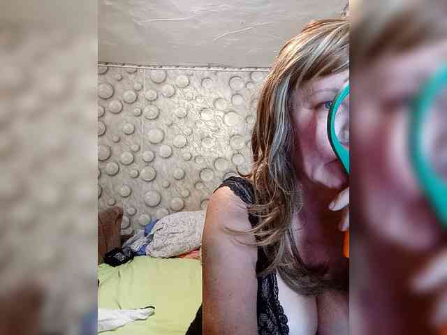 FameLara webcam