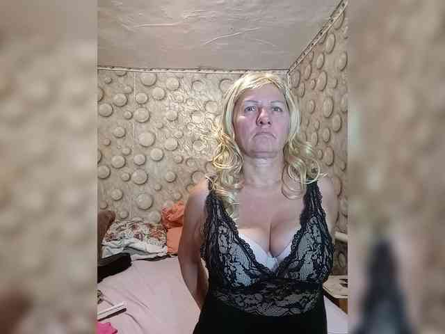 FameLara webcam