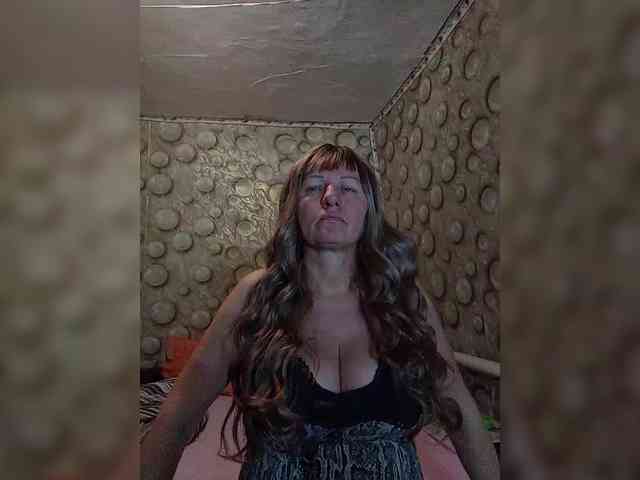 FameLara webcam