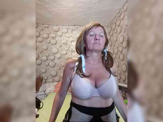FameLara webcam
