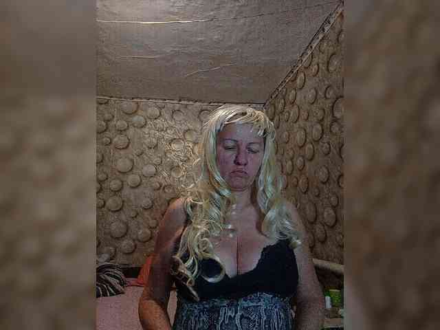 FameLara webcam