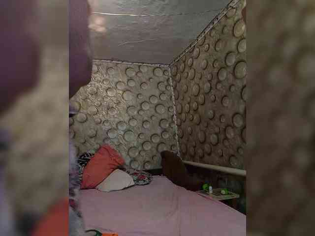 FameLara webcam