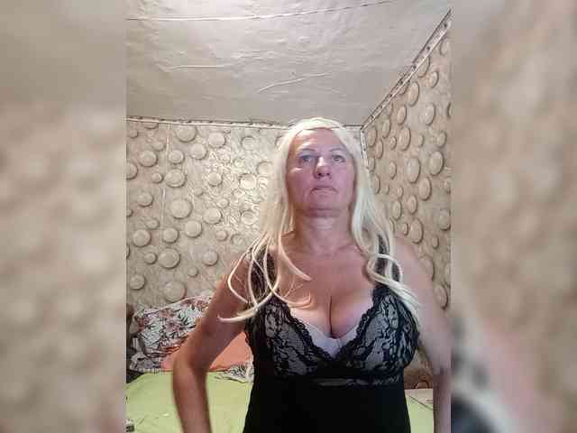 FameLara webcam