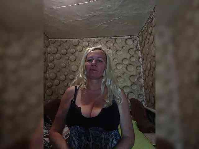 FameLara webcam