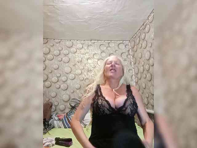 FameLara webcam