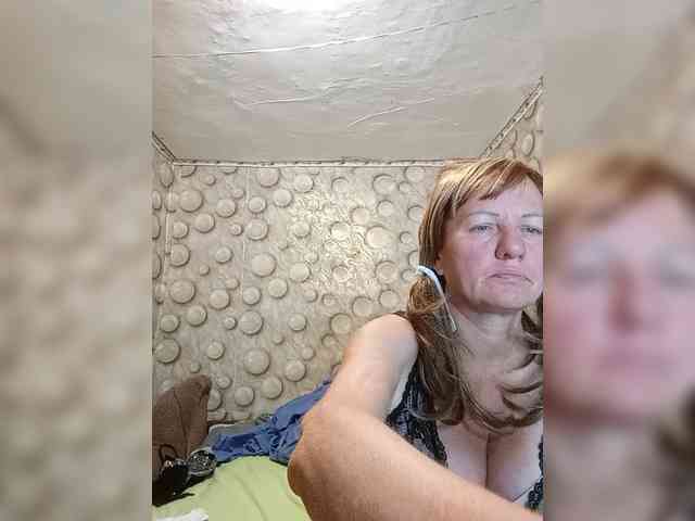 FameLara webcam