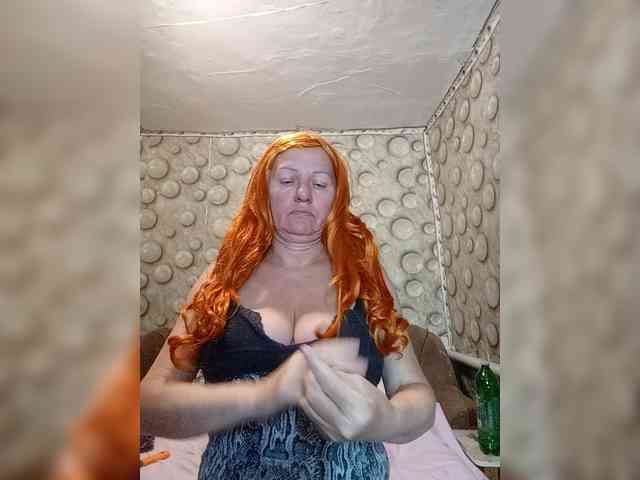 FameLara webcam