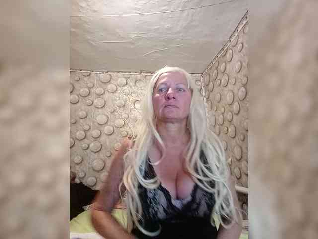 FameLara webcam