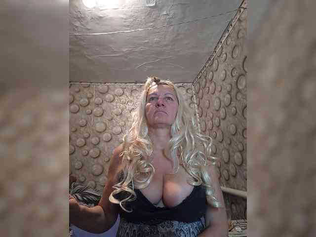 FameLara webcam