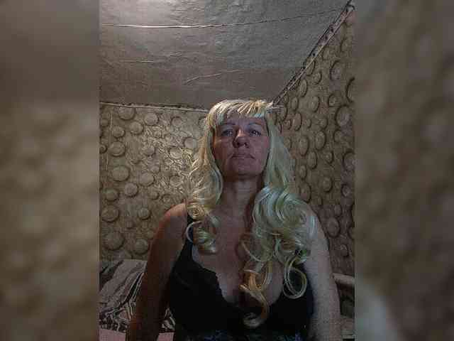 FameLara webcam
