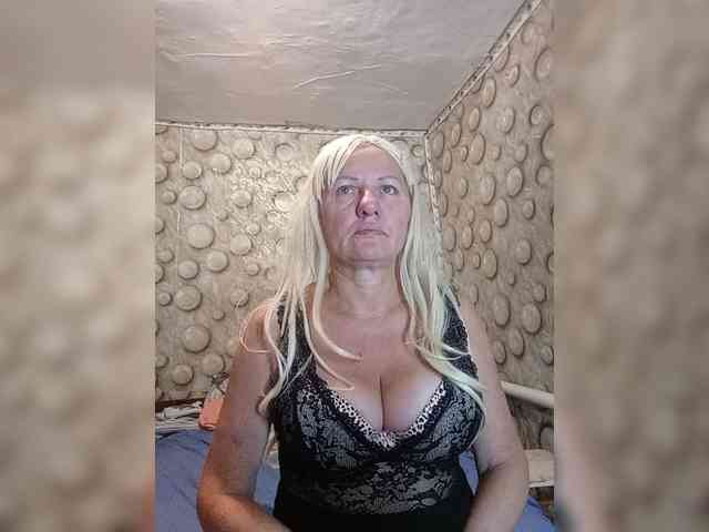 FameLara webcam