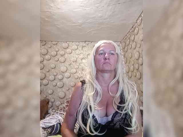 FameLara webcam