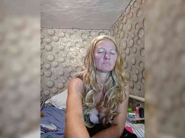 FameLara webcam