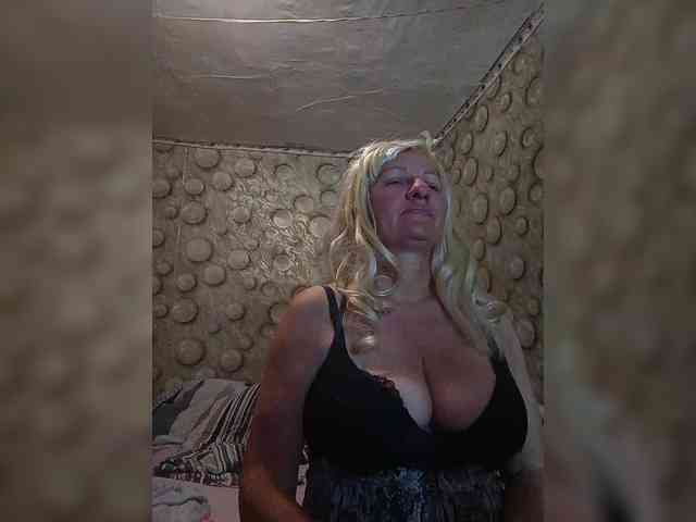 FameLara webcam