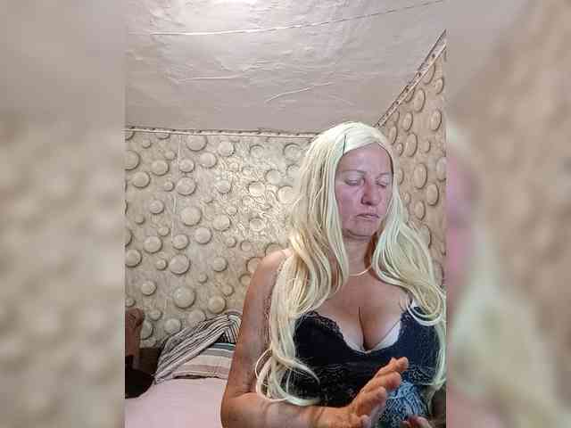 FameLara webcam