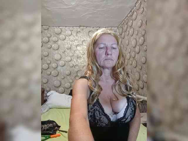 FameLara webcam