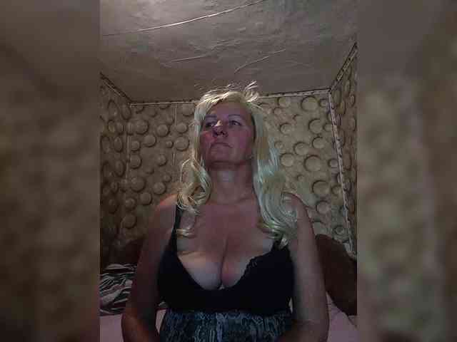 FameLara webcam