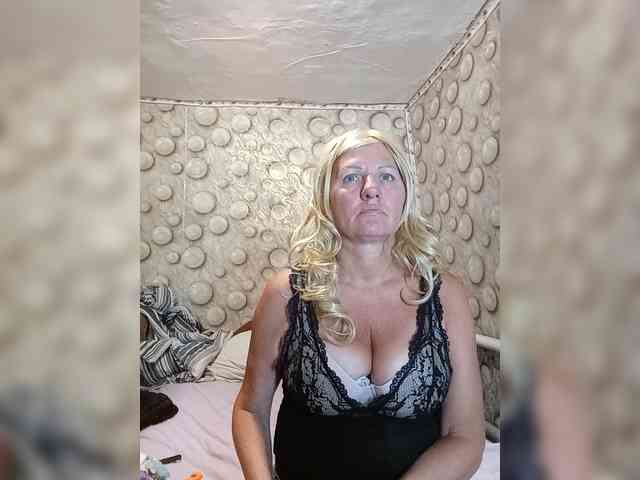 FameLara webcam