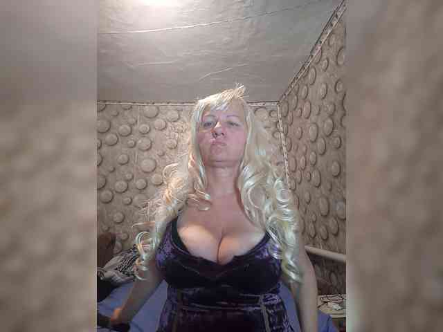 FameLara webcam