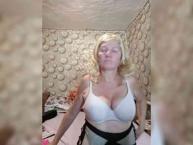FameLara webcam